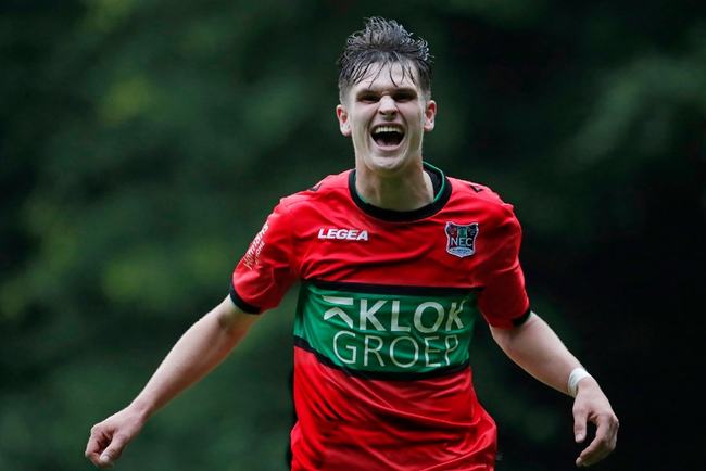 围迫使防守 围迫使防守